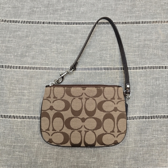 Coach Brown Signature Logo Wristet Size 6x4 Purple Lining New Whitout Tag - Picture 3 of 9